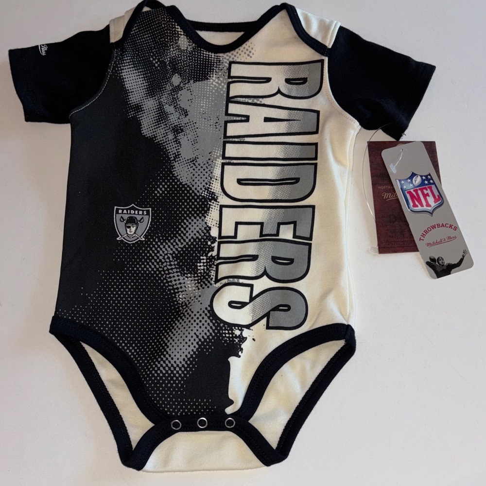 RAIDERS ONESIE 12M NEW Raiders Infant Bodysuit - Black and Cream 12 Months NWT